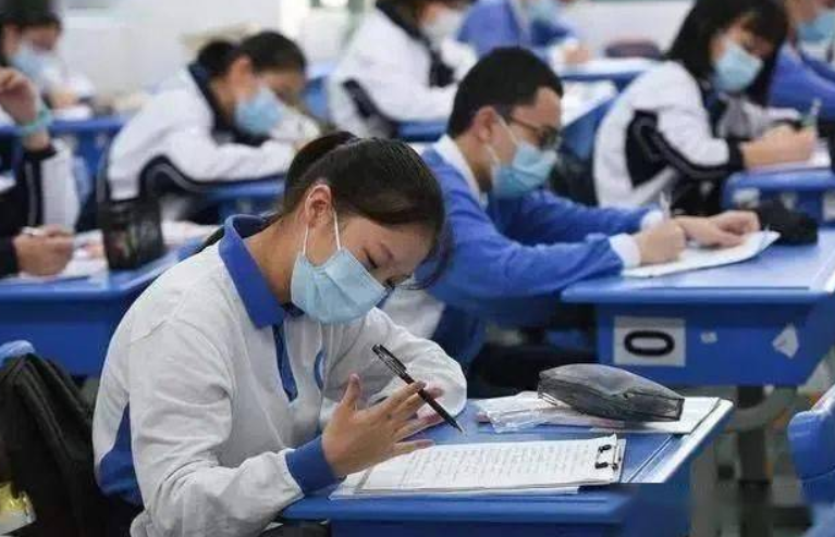 2021高考报名人数出炉，1078万学生同台竞争，400分还能上本科吗