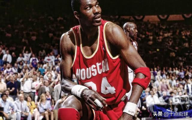 篮球训练营一般多少钱（全世界最贵的篮球训练营：学费五万一天，学徒有科比詹姆斯和姚明）-趣拿体育