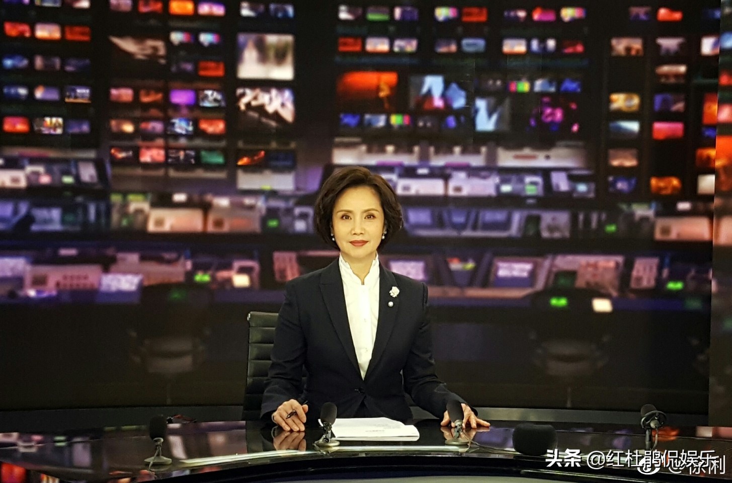 中央4臺今日關注主持人有哪些（17位央4新聞主播參加徐俐歡送會，素顏休閑裝的樣子依然很好看）