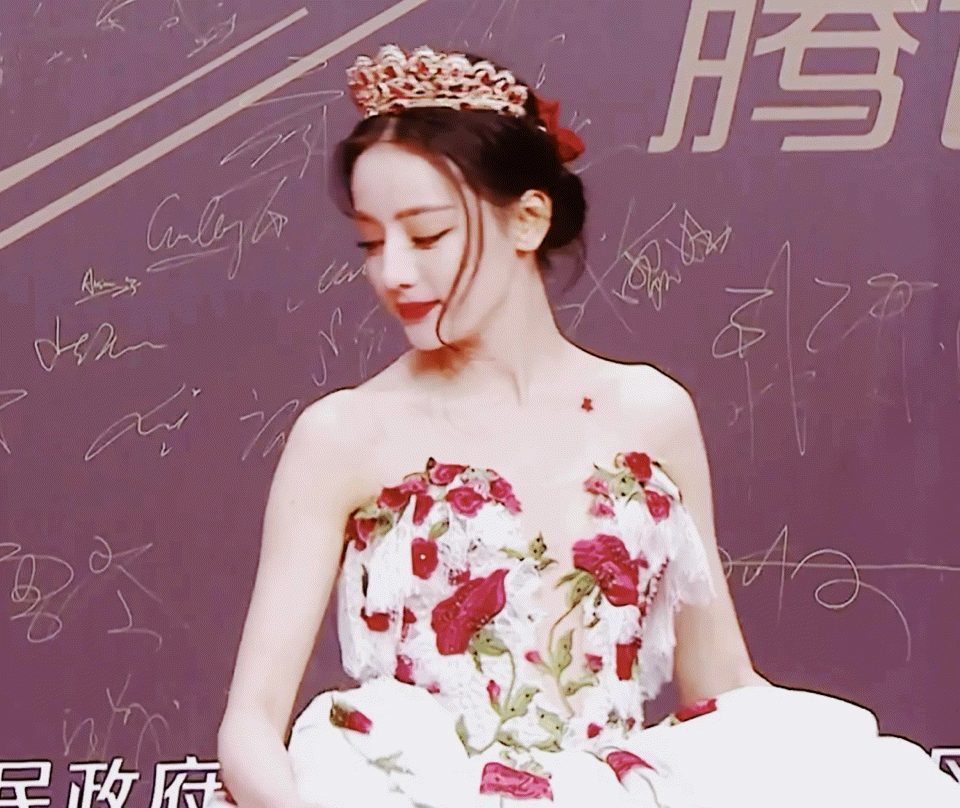 娱乐圈的水有多深？明星咖位决定红毯待遇，杨紫、鞠婧祎差距太大