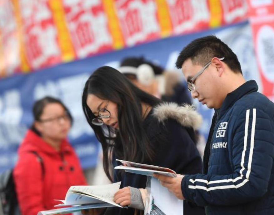 不顾被记录在诚信档案的影响，几十万考生放弃国考，考生们怎么了