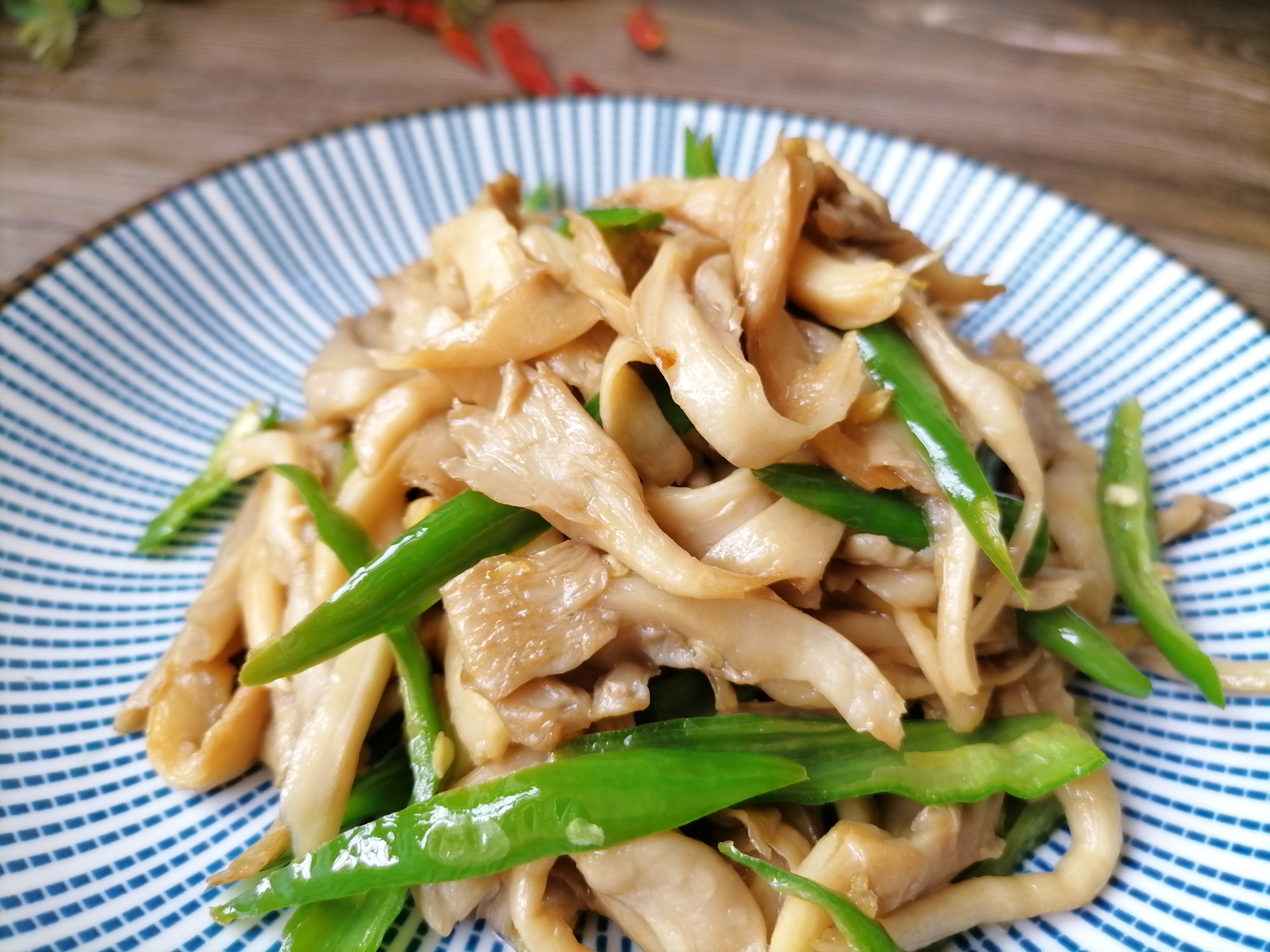 【葱爆豆皮炒鲜菇】做法步骤图  美味可口超下饭 一大盘不够吃-起舞食谱网