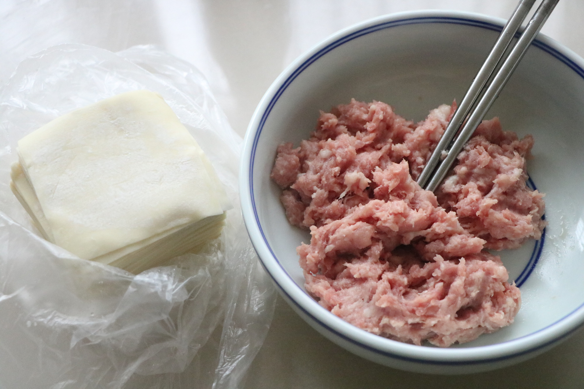 馄饨馅的做法和配料（肉馅儿这样调鲜美又滑嫩）