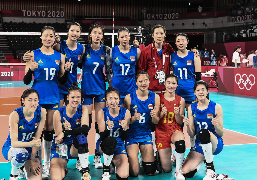 1998女排世锦赛决赛中国古巴(郎平与中国女排这八年：两度受任危难之际，七仙女替白银一代圆梦)