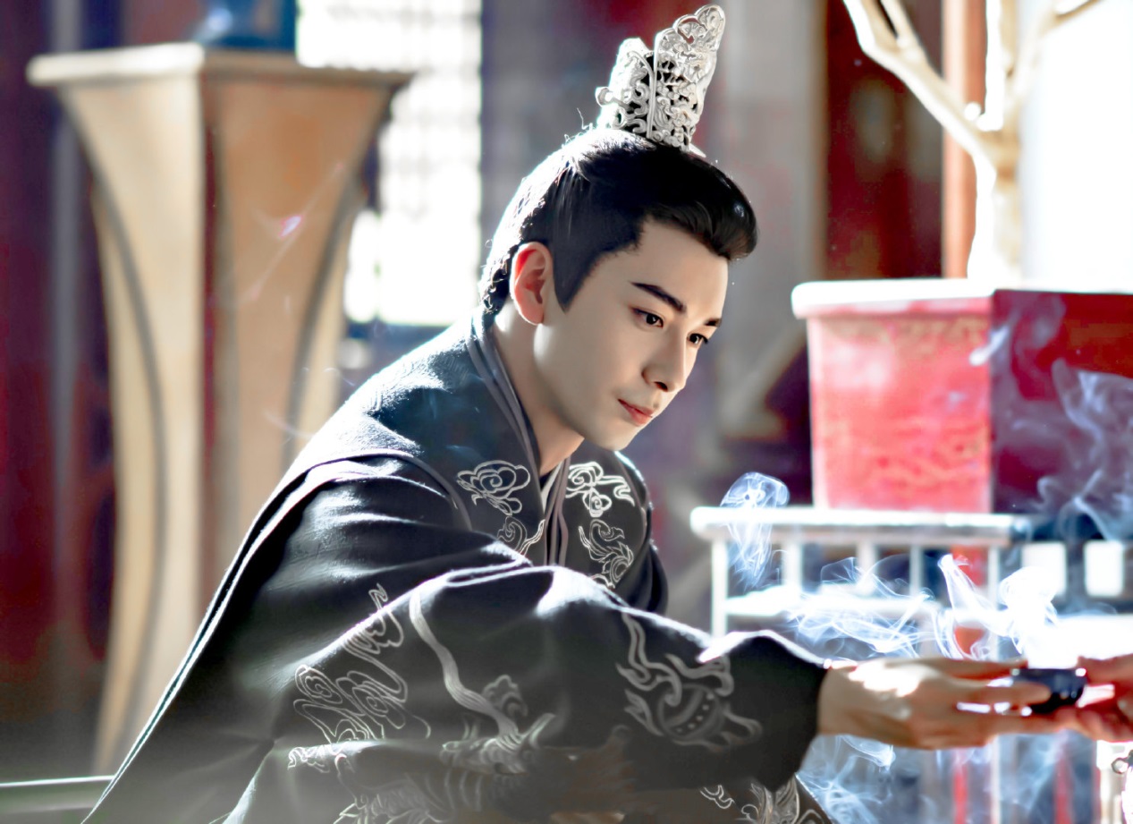 胡冰卿陈星旭姐弟恋疑似分手，单方面取关男方，定情之作还未开播