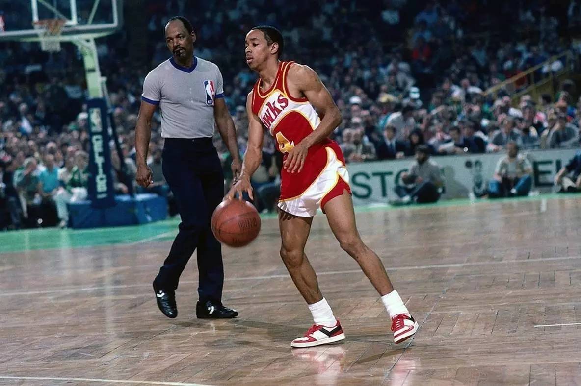 哪些nba球员起跳比篮筐还高（空中飞人！盘点NBA弹跳能力最强的十大球星：前三实至名归）