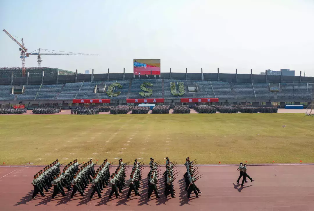 2019级中南大学本科新生完成军训，雄姿英发展风采！