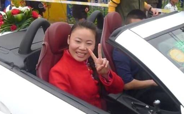 “9年河东，9年河西”，被骂9年不吭声，草帽姐远比你想象的狠