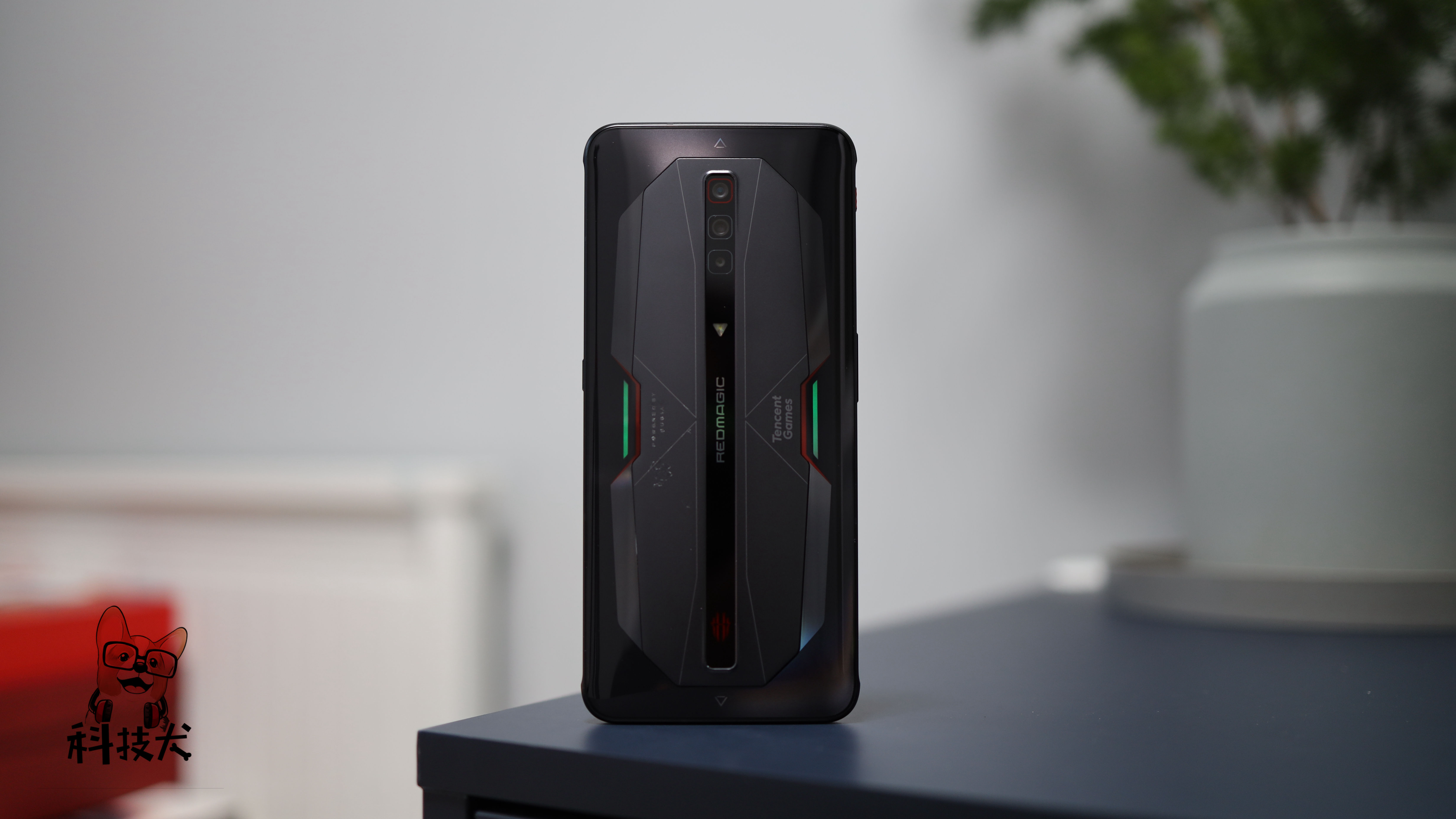 红魔6pro评测:165hz高刷与极致操控 游戏玩家必入