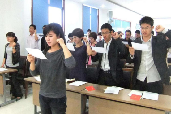 北大校花“神仙”颜值让人沦陷，意外走红，评论区网友并不买账