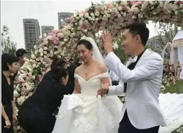 李晓霞为啥巅峰时期退役,她现在幸福吗?看完这些你就知道啦!