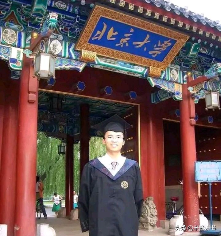 17年了，高考900分摘状元，考上北大的广东男孩，如今怎样