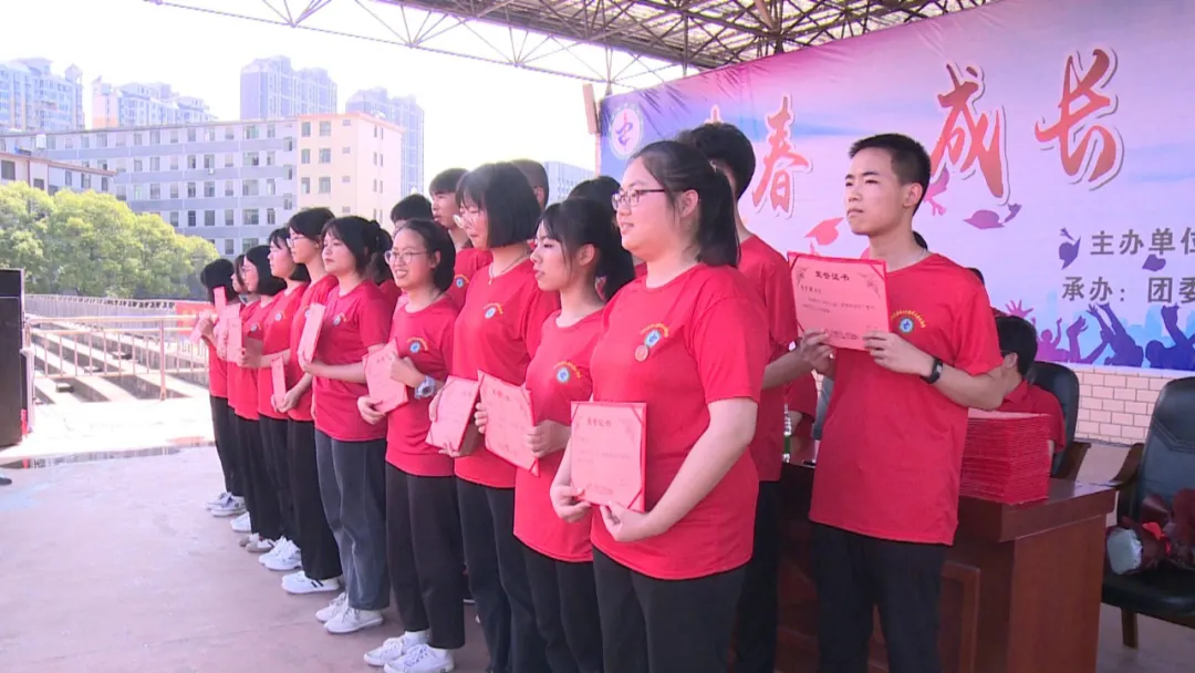 穿汉服、行冠礼、过成人门，新干二中隆重举行成人礼