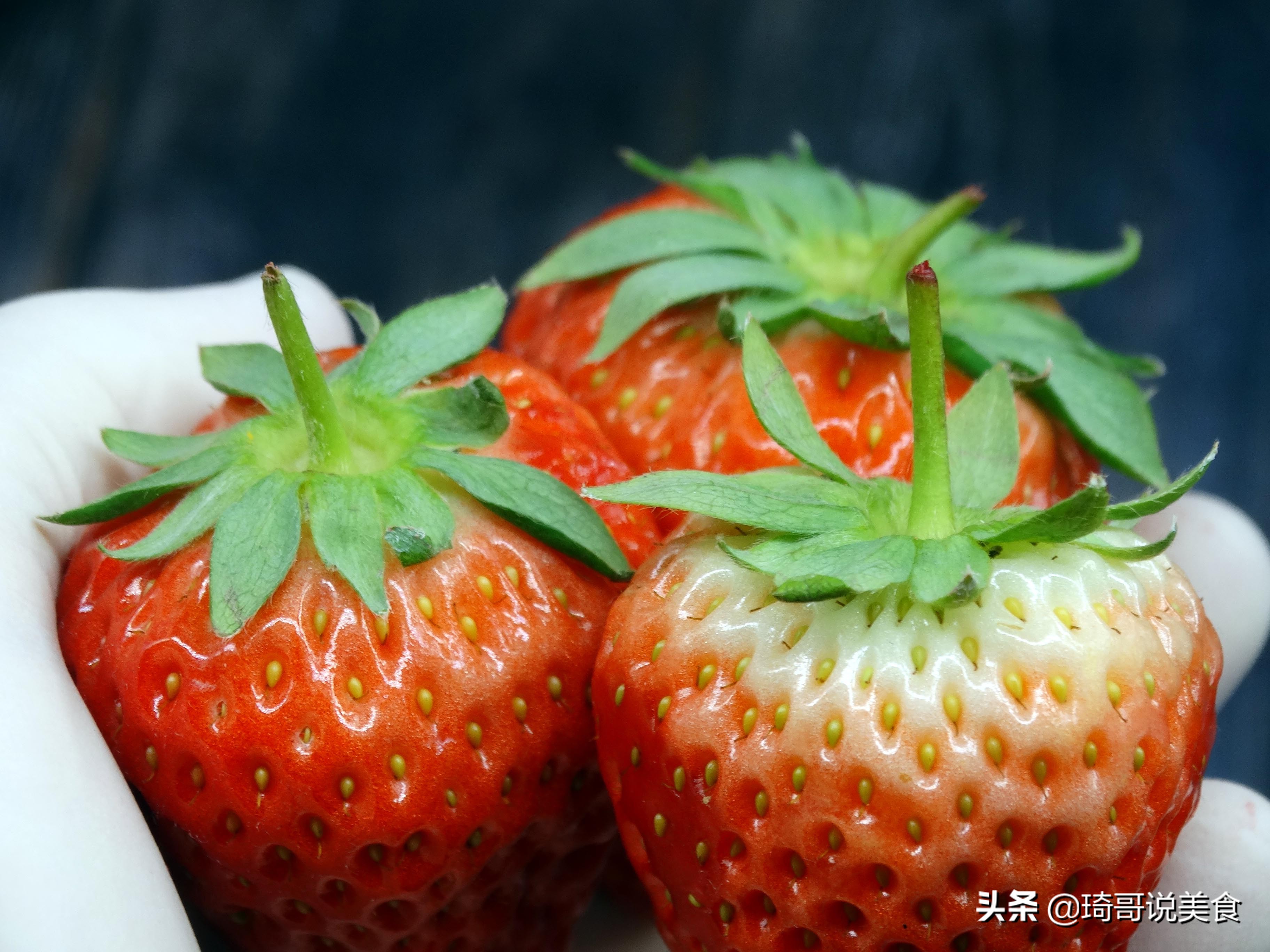 草莓的特點介紹（記住這些實用妙招輕松買自然熟的甜草莓）