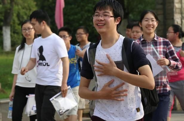 高考“落榜生”迎来好消息，上大学的途径还有这几条，考生需注意