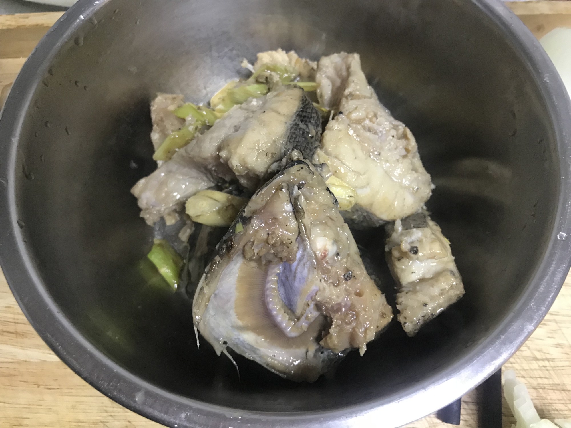 图片[6]-【酱焖黑鱼】做法步骤图 肉多刺少还便宜 炖一锅鲜美又滋补-起舞食谱网