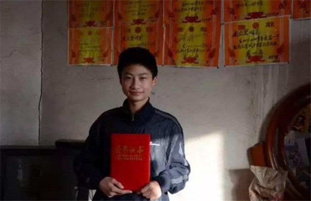 庞众望：父亲患有精神疾病，母亲卧病在床，他高考744分进清华