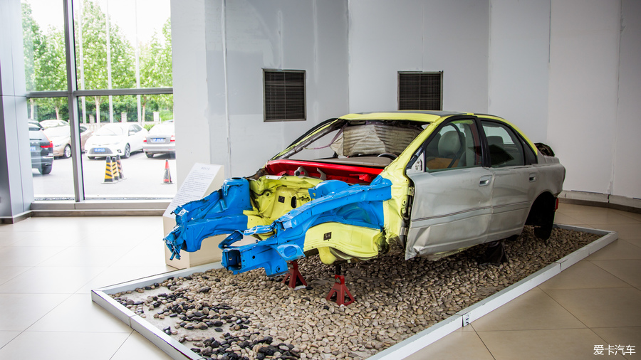 车载传真机真是活久见！体验经典老车Volvo S80四座版