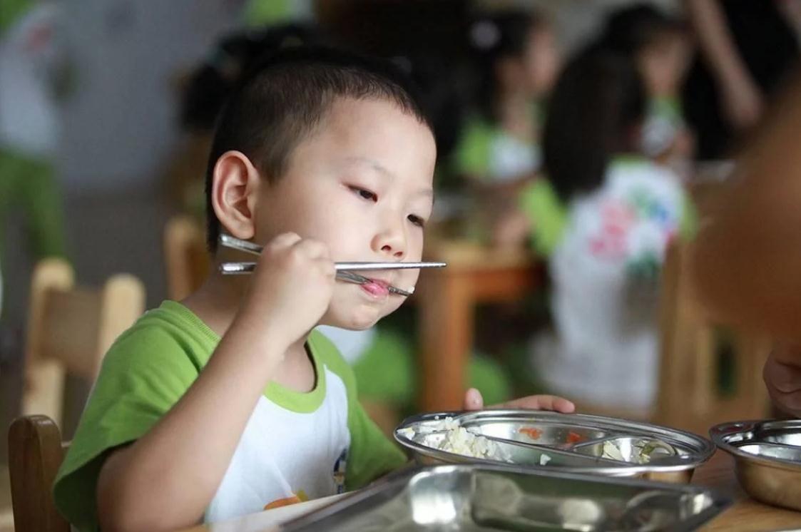 幼儿园开学听取“哇”声一片，不哭的孩子，多半出自这3种家庭