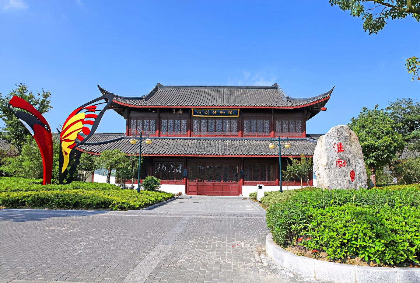 奶奶听过一些淮剧,有些剧目还能如数家珍,比如《珍珠塔》,《牙痕记》