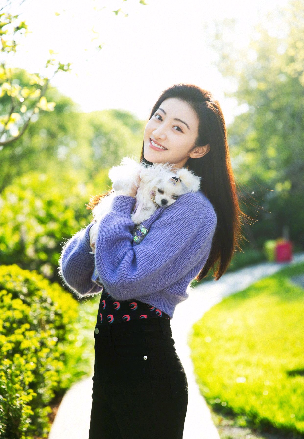 景甜抹胸开襟开叉裙穿搭(景甜的穿搭造型很高级,穿紫色针织开衫配黑色