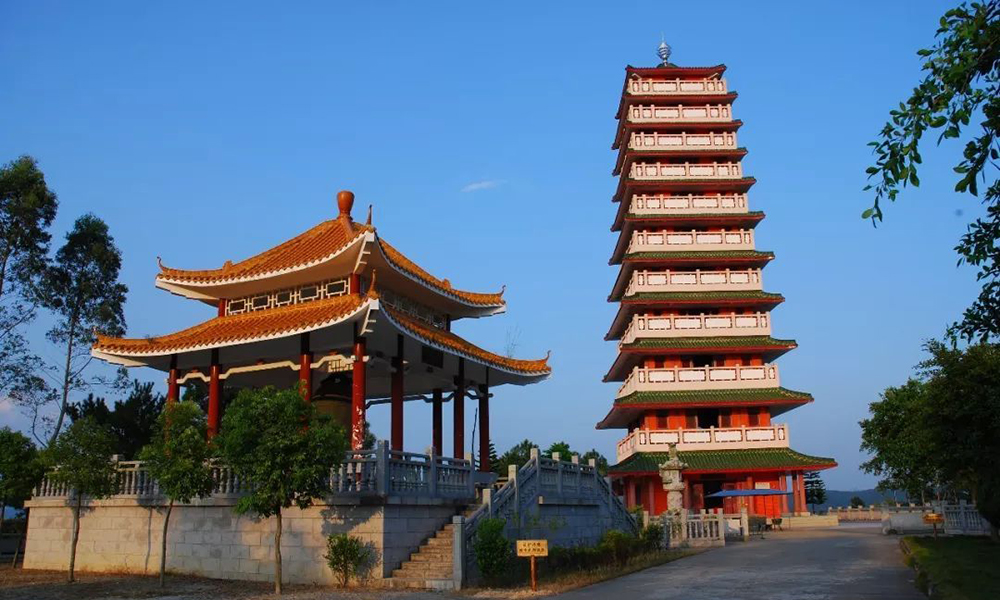 小楼镇的一大特色,就是文首提到的何仙姑故里,小楼镇紧紧围绕何仙姑这