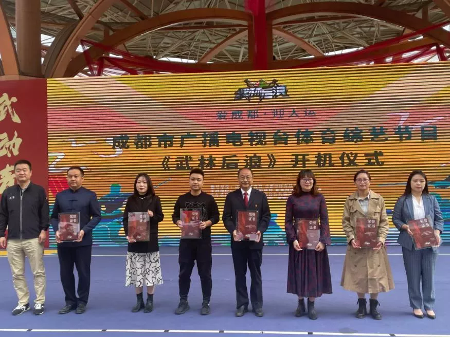 全市唯一！实外五龙山李俊校长参加《武林后浪》节目开机仪式