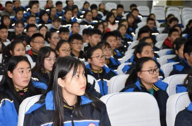 取消“中考分流”呼声高涨，家长直言不应过早分流，教育部回应了