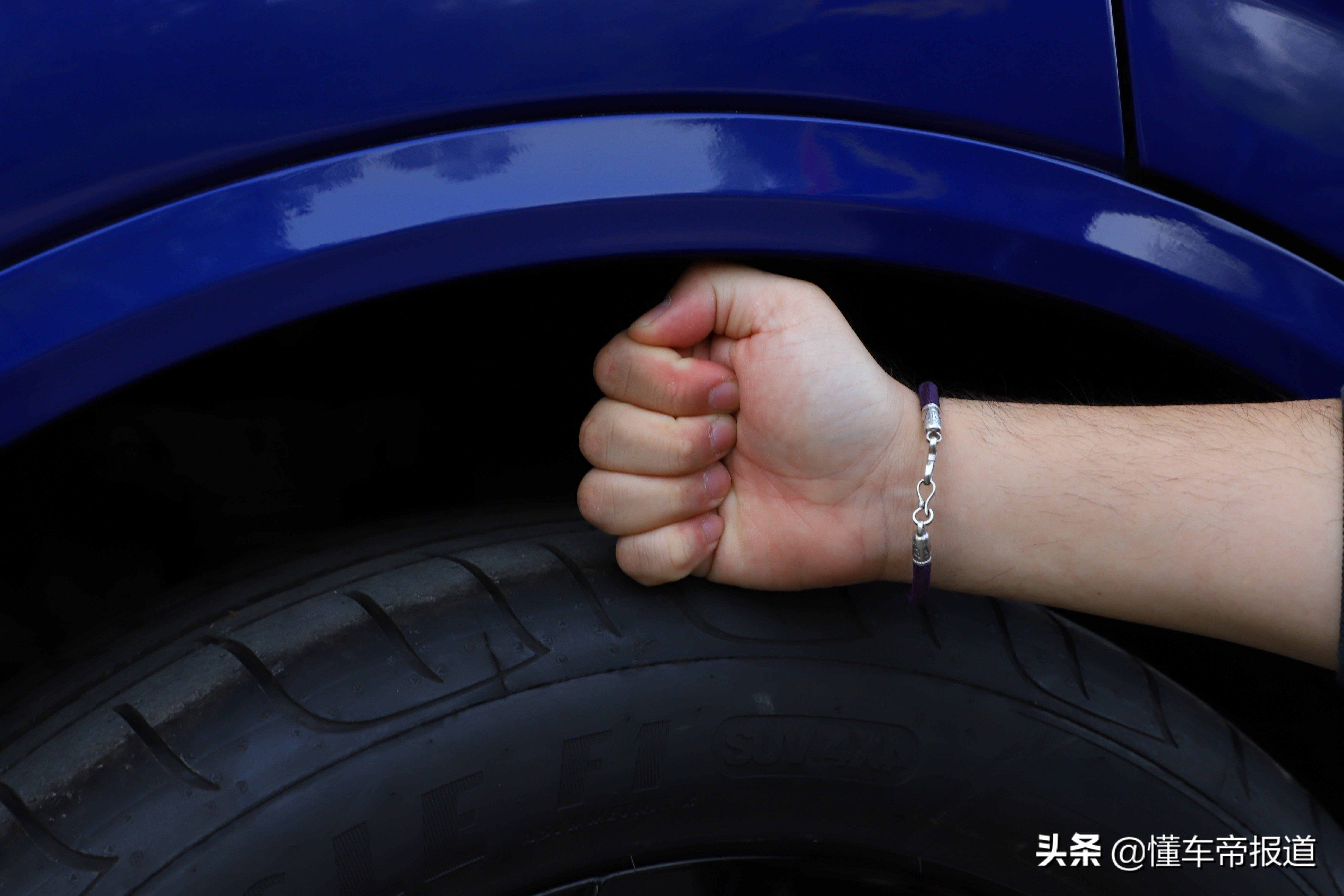 新车｜用黑化补足气场，试驾大众途锐3.0 TSI锐享版曜黑运动套装