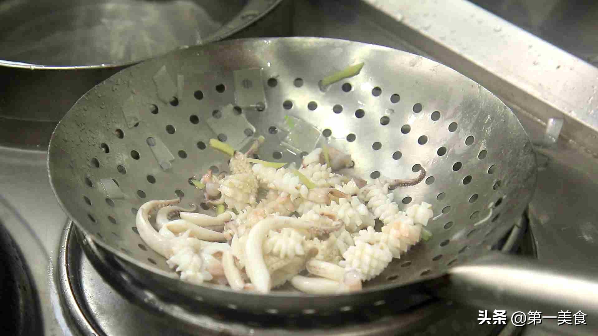 鱿鱼这样做吃着真带劲！厨师长分享正确的红烧做法，鲜香嫩滑