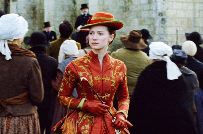 比如:潘金莲:眉似初春柳叶,常含着雨恨云愁;脸如三月桃花,暗藏着风情