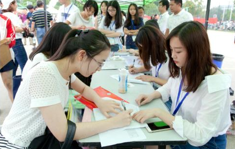 大一新生开学，是否有必要带“笔记本电脑”，辅导员给出答案