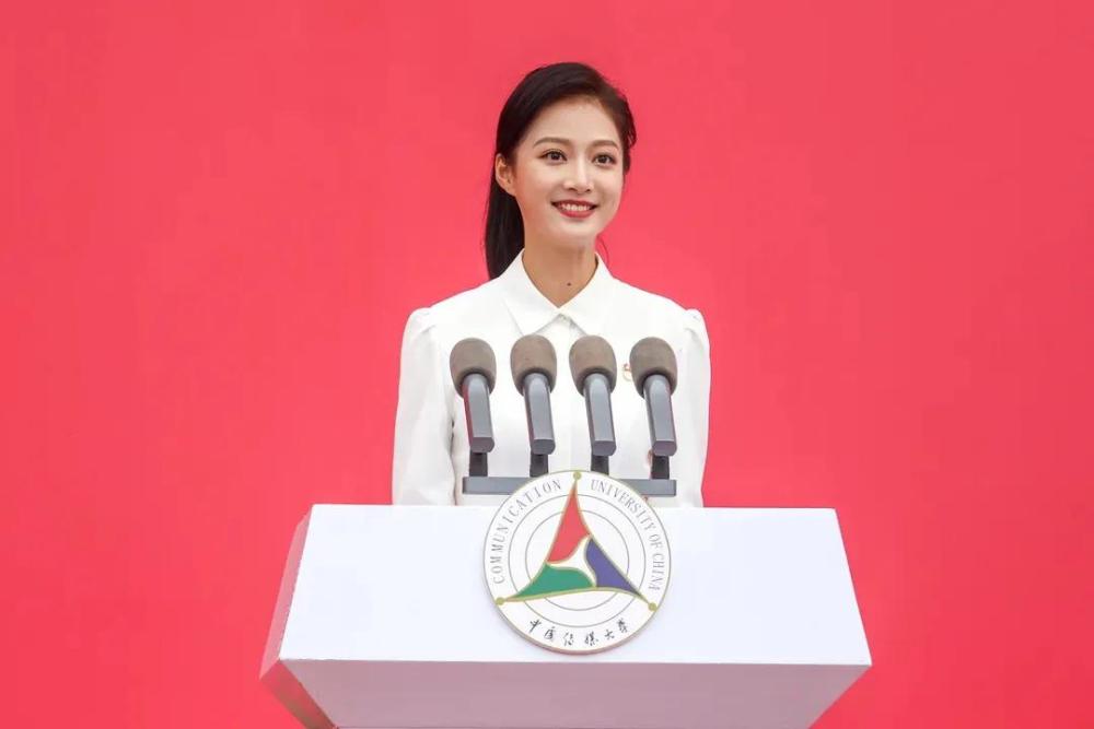 中国传媒大学校花冯琳，因“领诵”走红，读大四的她去哪实习了？