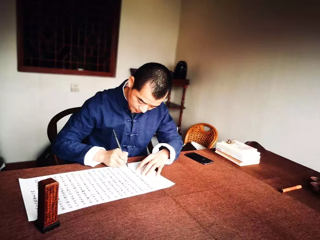 行者鬼脚七：从“阿里九年陈”到“学佛的小说家”