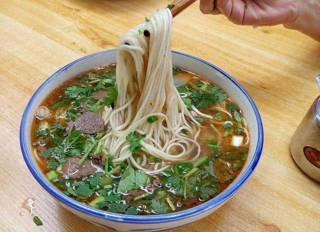 正宗兰州牛肉面（兰州牛肉拉面的配方和制作流程）