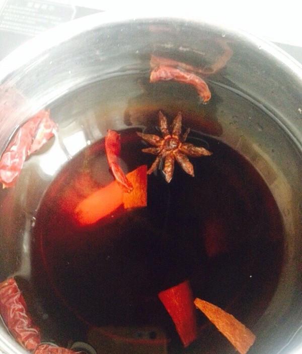 大妈校门口摆摊卖“罕见小吃”，价格便宜，每次都要排长队购买