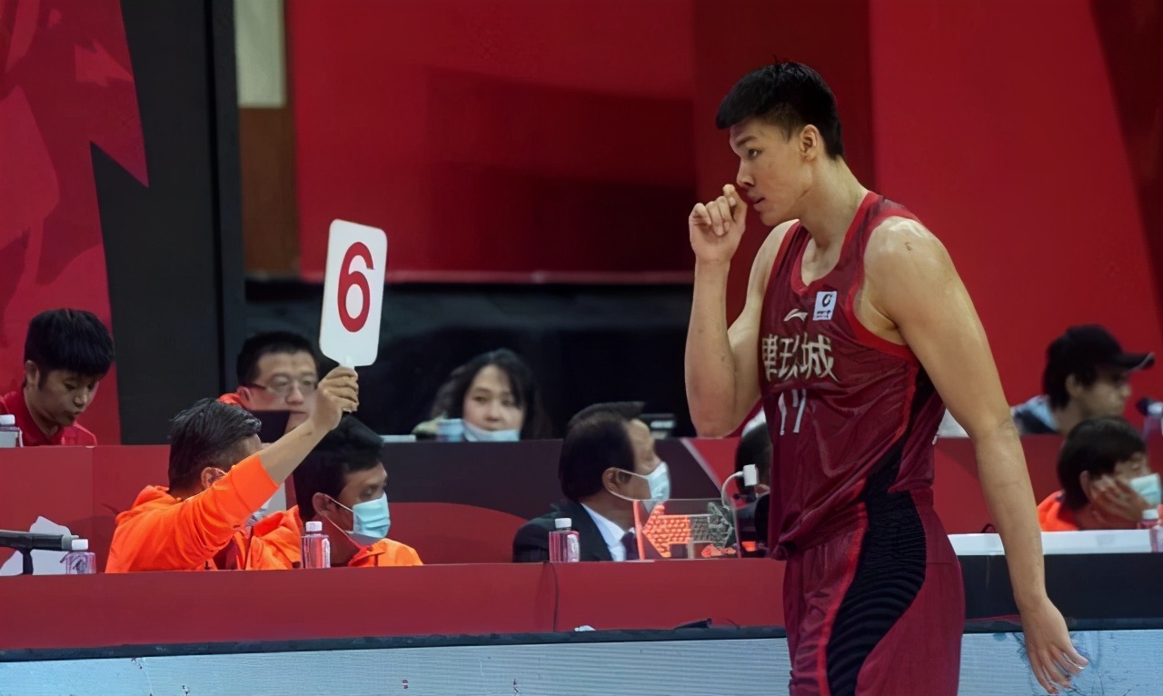 北京首钢篮球队荣耀(荣耀不是球衣决定的、更不是掏蛋！北京首钢男篮需要改变的太多)