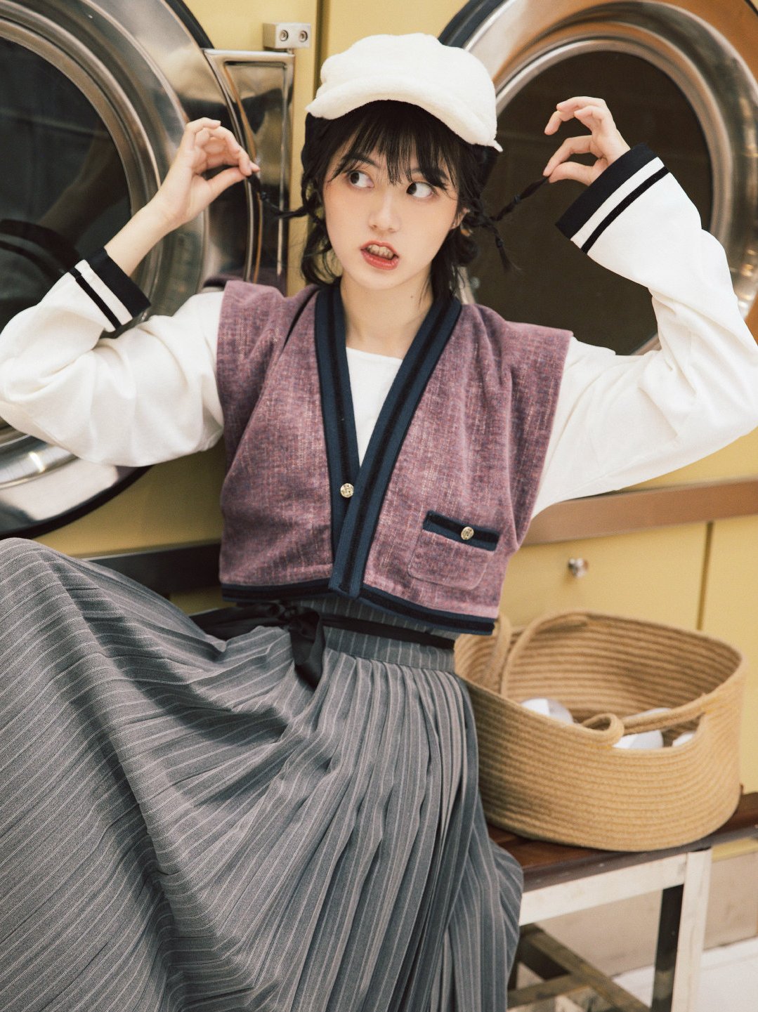 “学院风”汉服长什么样？不仅简约时尚，还很保暖，高级感十足