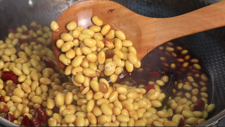 黄豆辣酱怎么做才好吃？分享我家的“独家秘方”，夹馍拌面真解馋