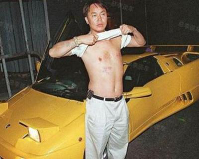 张子强接过8位富豪绑架名单，果断划掉霍英东，直言：此人勿动