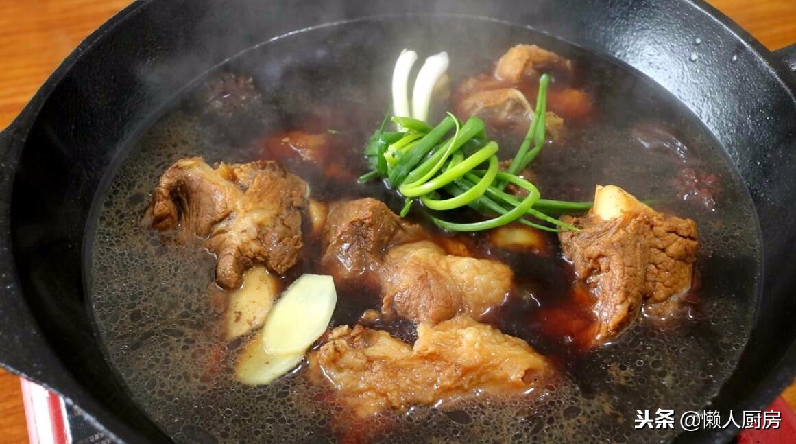 猪骨肉怎么做好吃(这是猪肉最好吃的做法,学会这样做猪大棒骨,越吃越