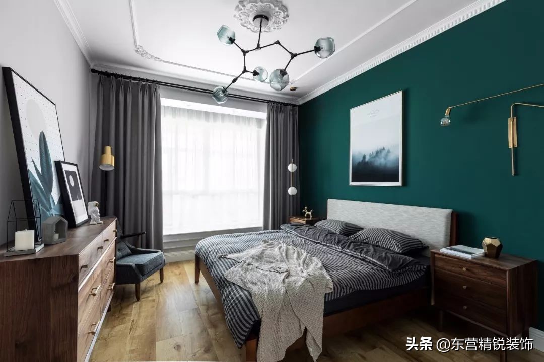 31款墨绿色背景墙装修效果图，不同区域墨绿色墙面效果