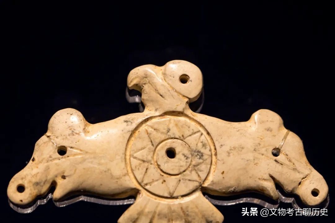 凌家滩遗址：距今5300年前，出土玉器指向神秘的“河图洛书”