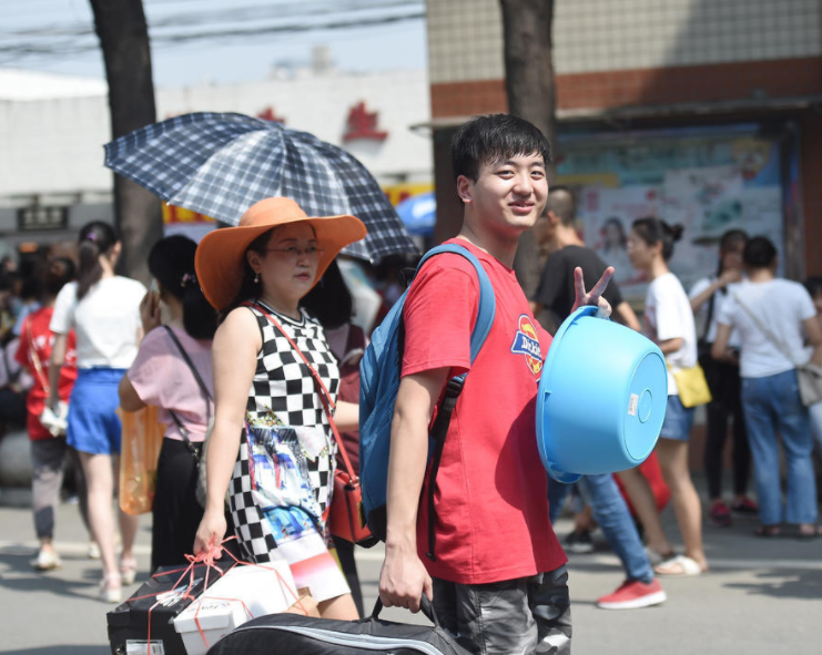 大一新生开学，笔记本电脑是否有必要带？过来人告诉你别掉以轻心