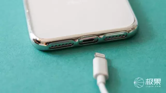 充电线一根279,耳机孔一个69……iPhone配件为啥这么贵?