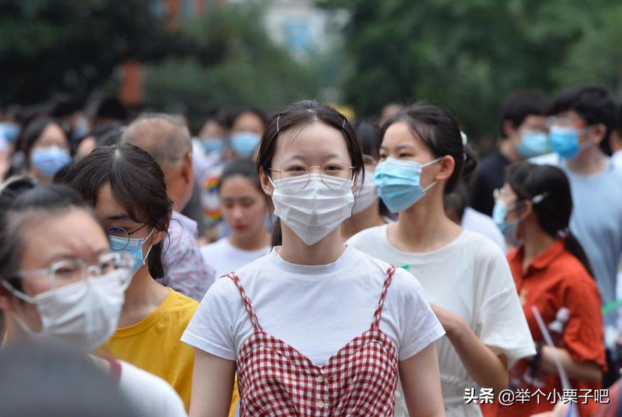 高考“满分”作文，755字的作文却老师都认不全，网友：看个寂寞