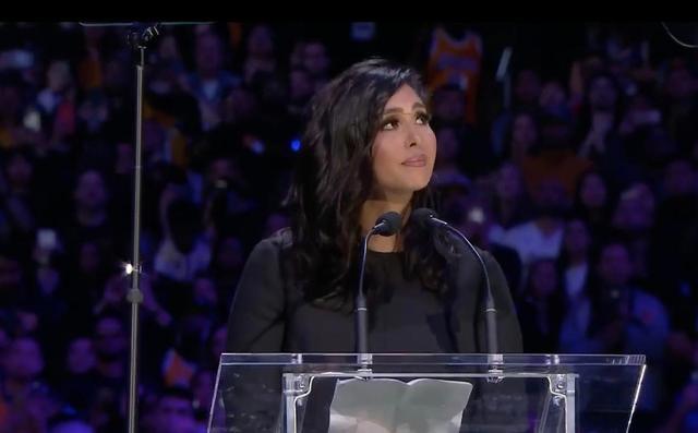 科比离世后，为何卡尔马龙明目张胆追求瓦妮莎？网友：多年前就有