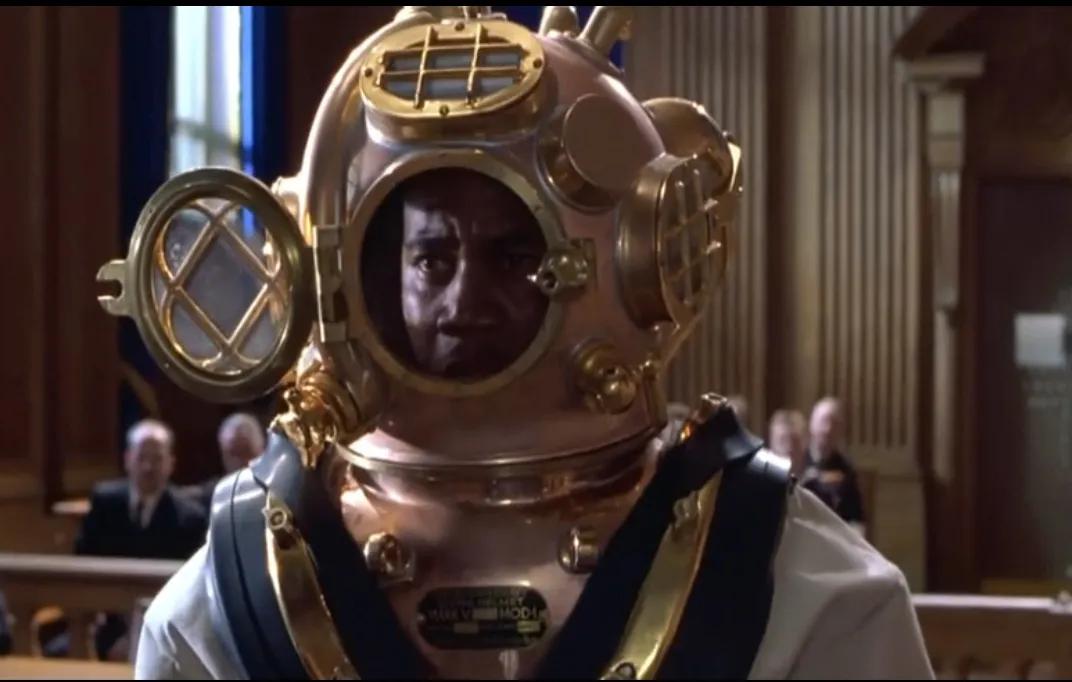 《怒海潜将》:拒绝歧视,以信念和荣誉为名