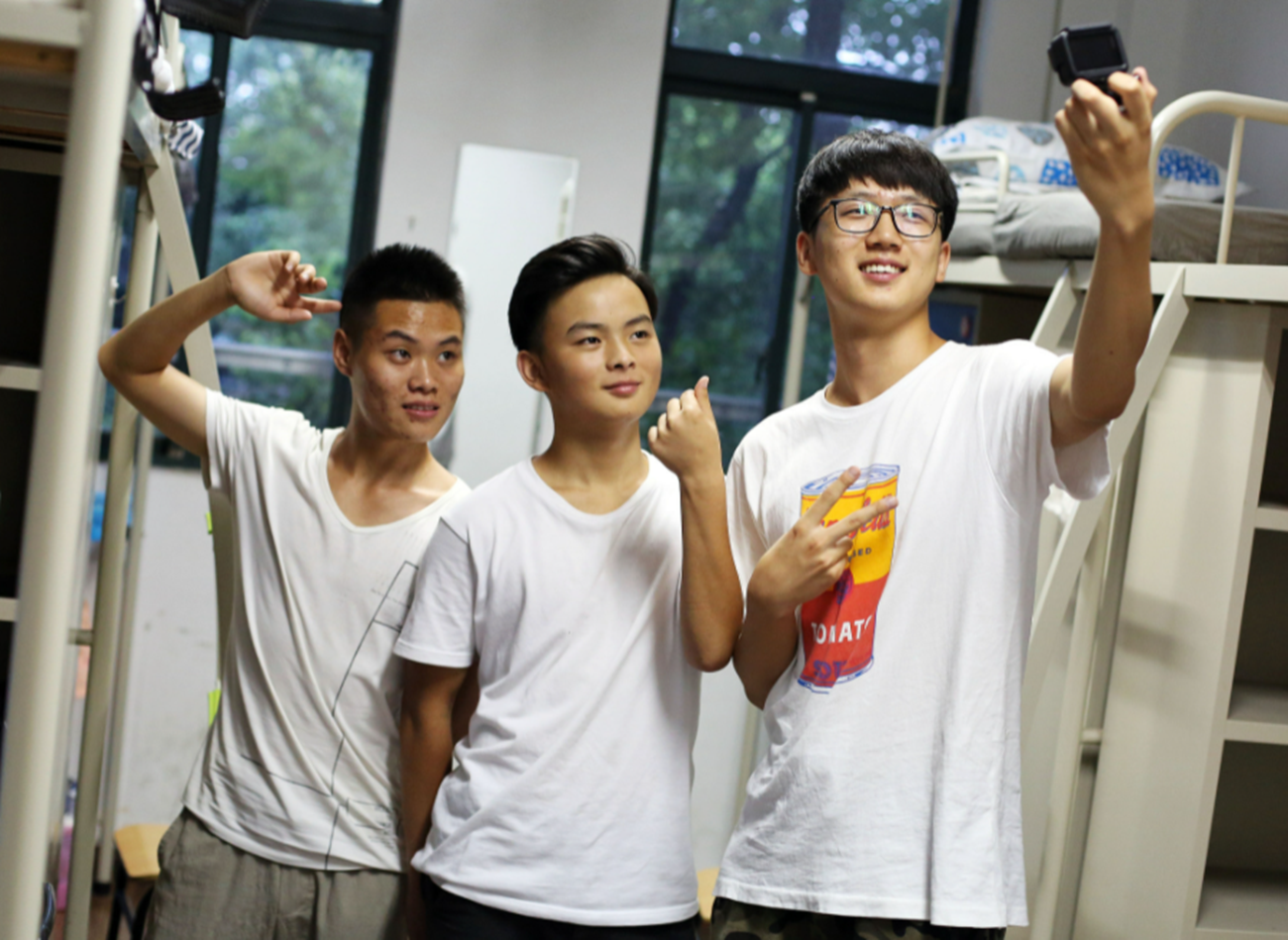 多地高校发布“国庆”通知，假期最短才一天，学生：可太心酸了