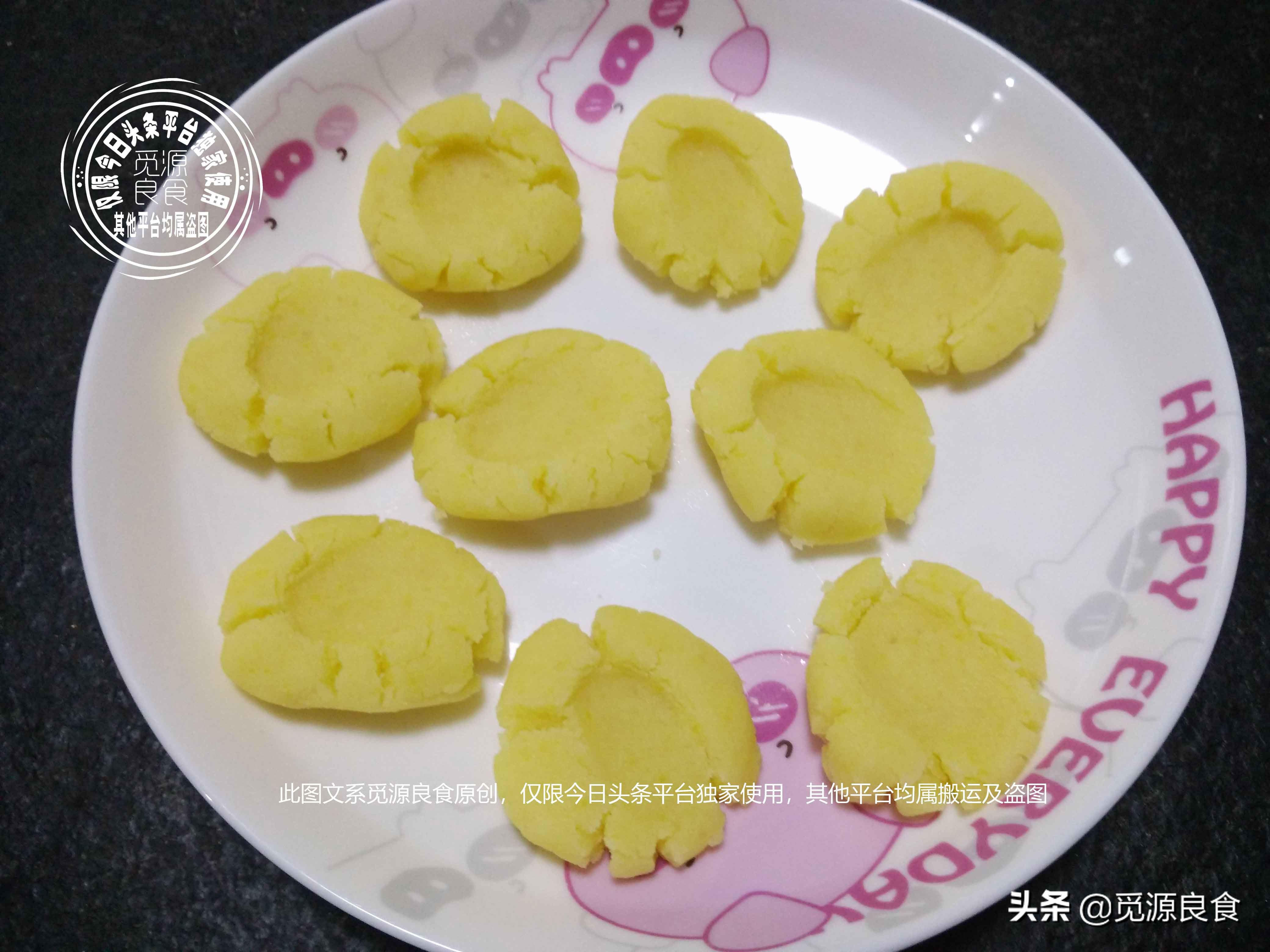 一碗面粉两个鸡蛋，不用烤箱，自己在家做饼干，比甜品店还美味